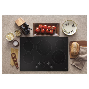 GE Table de cuisson encastrée à électrique de 30 po avec commandes de boutons, Noir- JEP5030DTBB