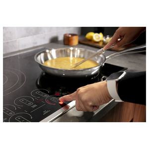 GE Profile Table de cuisson encastrée à électrique de 30 po avec commandes tactiles, Noir- PEP7030DTBB