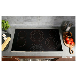 GE Profile Table de cuisson encastrée à électrique de 36 po avec commandes tactiles, Noir- PEP7036DTBB