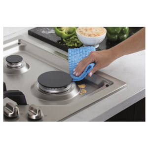 Table de cuisson continue à gaz profondément encastrée GE Café de 30 po, acier inoxydable - CGP9530SLSS