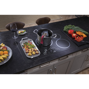 Monogram Table de cuisson électrique avec élément à induction de 36 po Noir ZHU36RDJBB