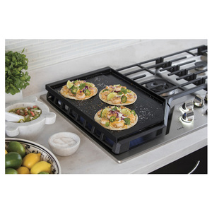 Table de cuisson continue à gaz profondément encastrée GE Café de 36 po, acier inoxydable - CGP9536SLSS