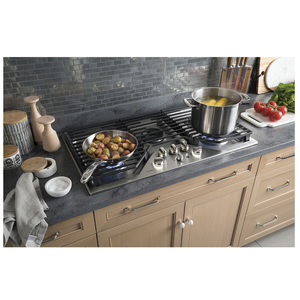 Table de cuisson continue à gaz profondément encastrée GE Profile de 36 po, acier inoxydable - PGP9036SLSS