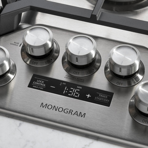 Table de cuisson à gaz profondément encastrée Monogram de 36 po en acier inoxydable - ZGU36ESLSS