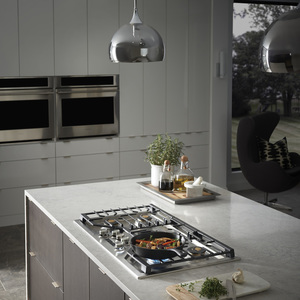 Table de cuisson à gaz profondément encastrée Monogram de 36 po en acier inoxydable - ZGU36ESLSS