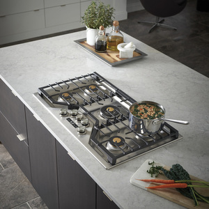 Table de cuisson à gaz profondément encastrée Monogram de 36 po en acier inoxydable - ZGU36ESLSS