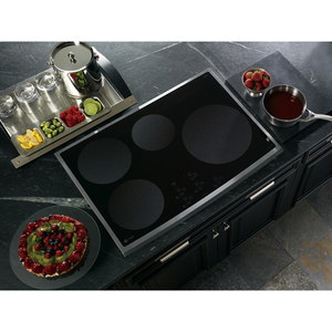 GE Profile Table de cuisson à induction de 30 po Acier Inoxydable - PHP900SM2SS