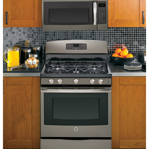 GE Fours à micro-ondes à hotte intégrée de 1.7 Pi. Cu. Ardoise JVM6175SLVC