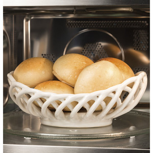 Four à micro-ondes de comptoir à convection GE Café de 1,5 pi³, noire mat - CEB1599ELDSC