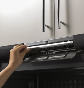 GE Profile Four à micro-ondes à hotte intégrée Spacemaker de 2,1 pi3 Ardoise - PVM2188BMTSC