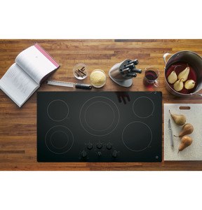 GE Table de cuisson électrique à dessus lisse de 36 po Noir JP3536DJBB