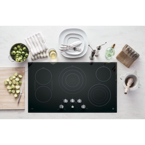 GE Café Table de cuisson électrique de 36 po Noir sur Acier Inoxydable CP9536SJSS