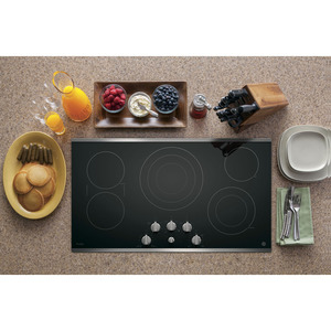 GE Profile Table de cuisson électrique à dessus lisse de 36 po Acier Inoxydable PP7036SJSS