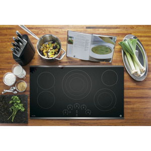 GE Profile Table de cuisson électrique à dessus lisse de 36 po Acier Inoxydable - PP9036SJ1SS