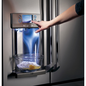 GE Café Réfrigérateur avec porte à deux battants de 22.1 pi.cu. Acier Inoxydable CYE22TSHSS