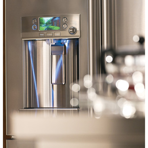 GE Café Réfrigérateur avec porte à deux battants de 22.1 pi.cu. Acier Inoxydable CYE22TSHSS