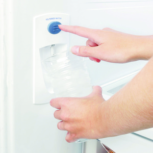 GE Profile Réfrigérateur avec porte à deux battants de 22.1 pi.cu. Blanc PNR22LGEFWW