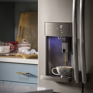 GE Profile Réfrigérateur de 22,1 pi³ avec Keurig® K-Cup® Ardoise PYE22PMKES