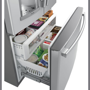 GE Profile Réfrigérateur de 22,1 pi³ avec Keurig® K-Cup® Acier inoxydable PYE22PSKSS