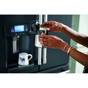 Réfrigérateur de 22,2 pi3 GE Café avec porte à deux battants fini ardoise noire  - CYE22UELDS