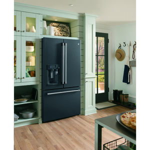 Réfrigérateur de 22,2 pi3 GE Café avec porte à deux battants fini ardoise noire  - CYE22UELDS