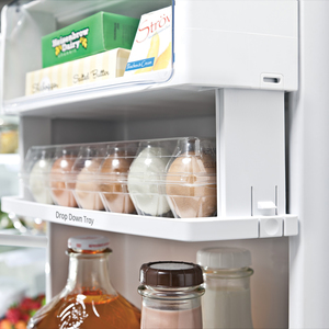 GE Profile Réfrigérateur avec porte à deux battants de 23.1 pi.cu. Ardoise PWE23KMDES