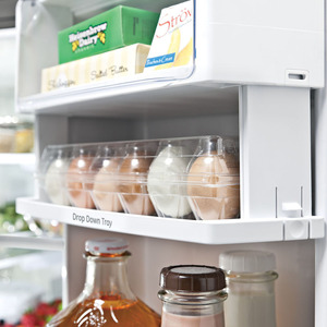 GE Profile Réfrigérateur de 27,7 pi³ avec Keurig® K-Cup® Ardoise PFE28PMKES