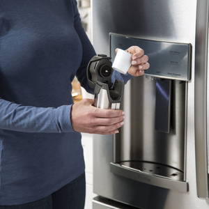 GE Profile Réfrigérateur de 27,7 pi³ avec Keurig® K-Cup® Acier inoxydable PFE28PMKES