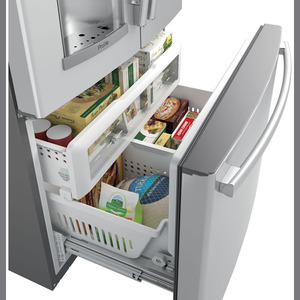 GE Profile Réfrigérateur de 27,7 pi³ avec Keurig® K-Cup® Acier inoxydable PFE28PMKES