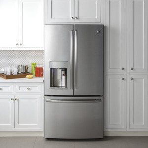 GE Profile Réfrigérateur de 27,7 pi³ avec Keurig® K-Cup® Acier inoxydable PFE28PMKES