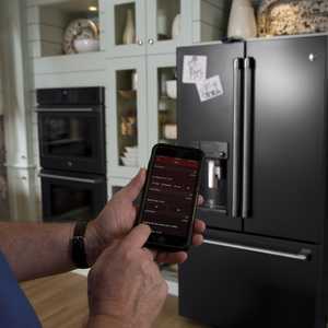 Réfrigérateur de 27,8 pi3 GE Café avec porte à deux battants fini ardoise noire  - CFE28UELDS