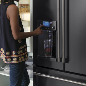 Réfrigérateur de 27,8 pi3 GE Café avec porte à deux battants fini ardoise noire  - CFE28UELDS