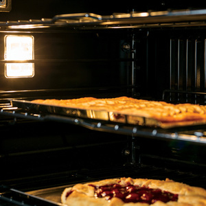 Four encastré simple à convection professionnel GE Café, 30 po avec porte à deux battants, acier inoxydable, CT9070SHSS